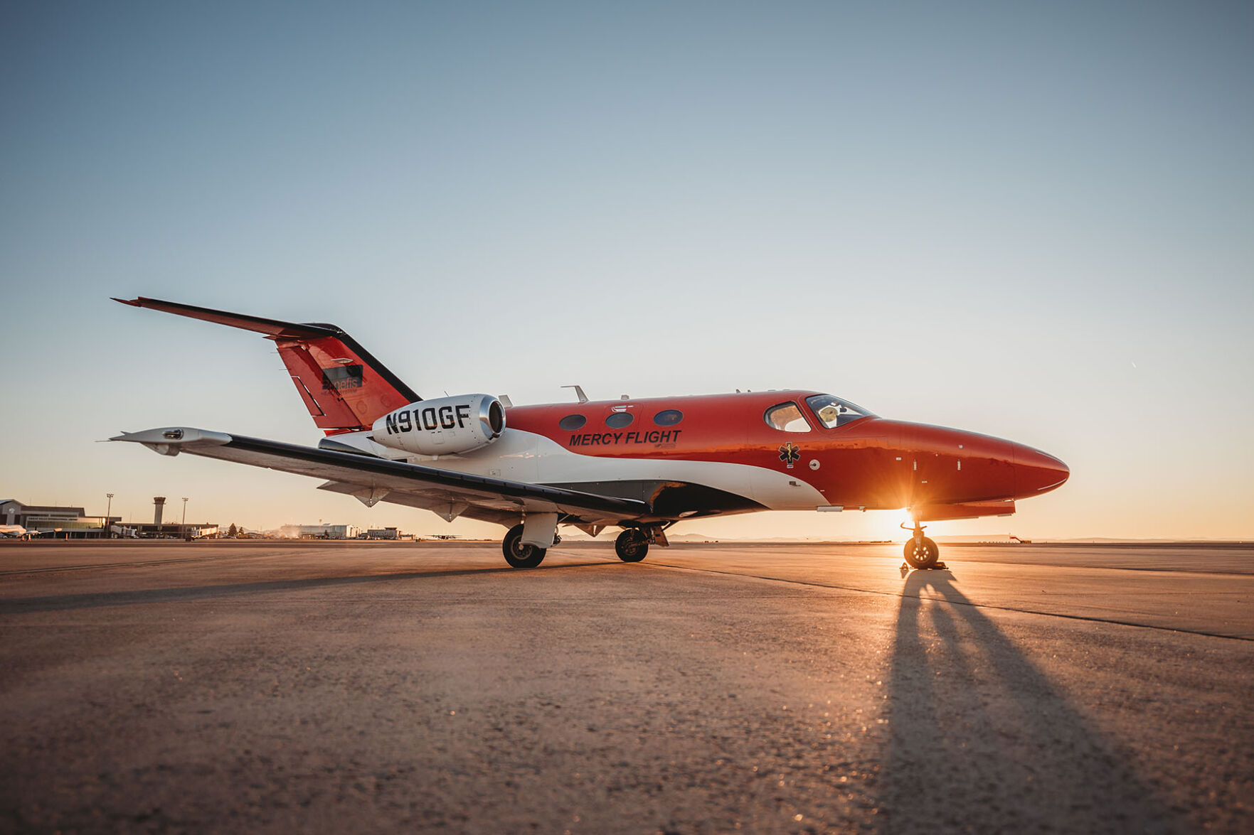 Fixed-wing airplane